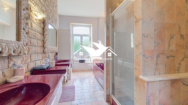 Maison - 399 m² - 14 pièces