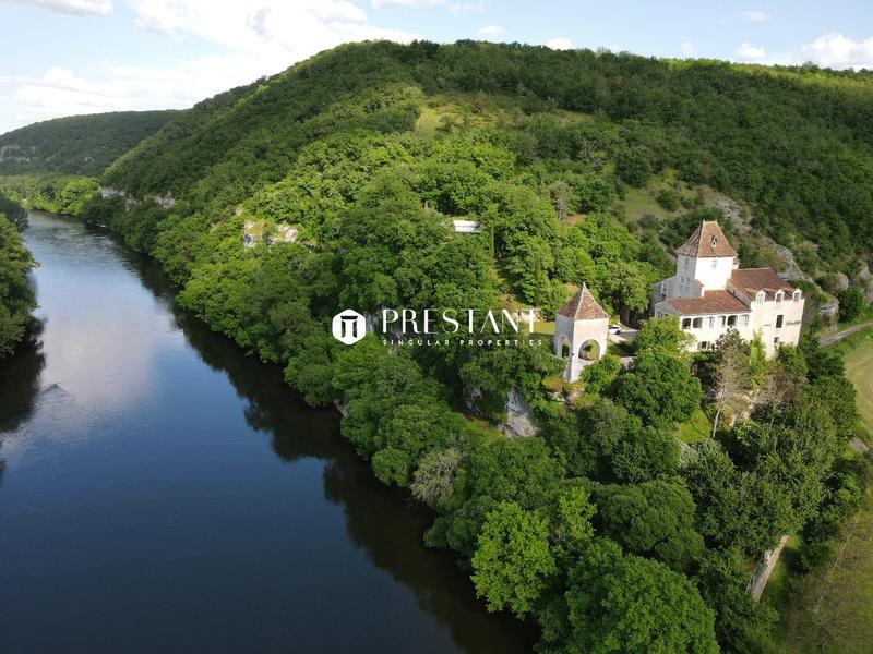 Château - 422 m² - 9 pièces