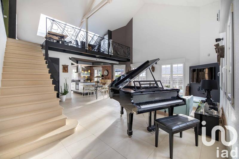 Maison - 210 m² - 7 pièces