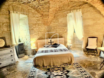 Maison - 1 100 m² - 20 pièces