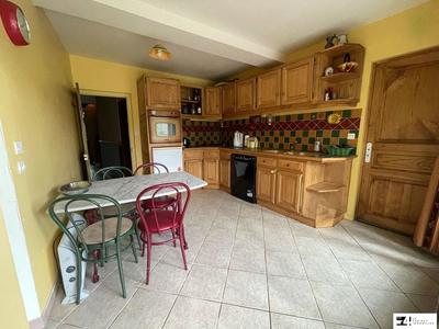 Maison traditionnelle - 177 m² - 7 pièces