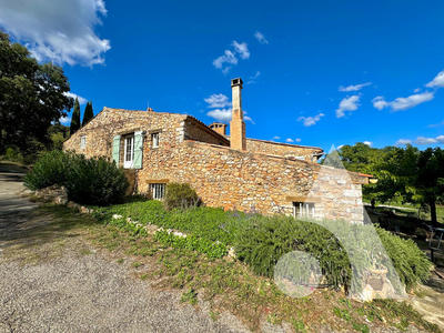 Maison - 640 m² - 18 pièces