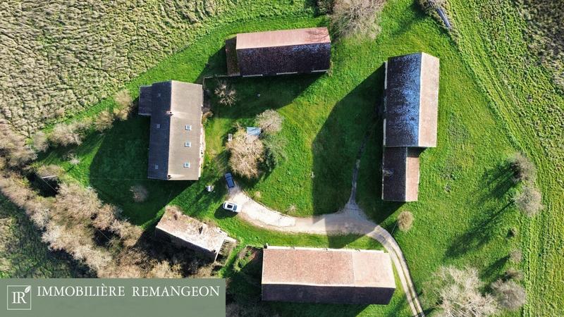 Propriété - 255 m² - 9 pièces