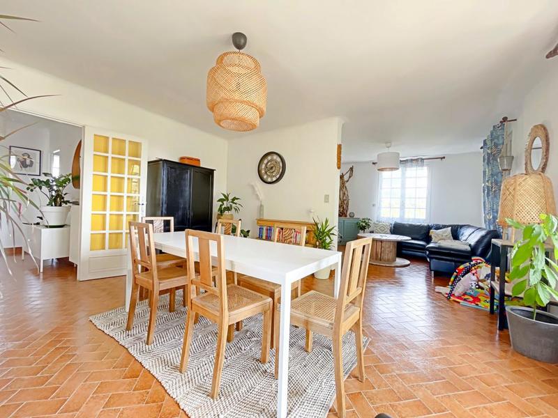 Maison - 176 m² - 9 pièces