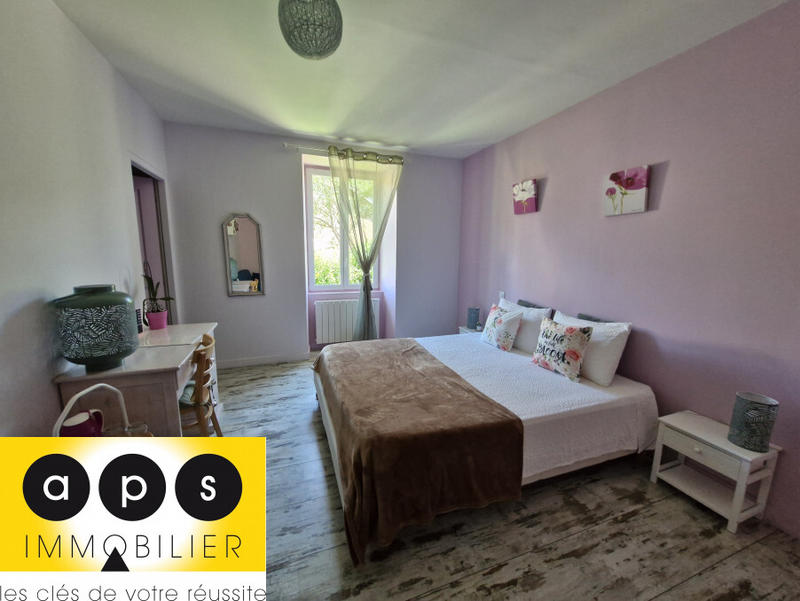 Maison - 335 m² - 10 pièces