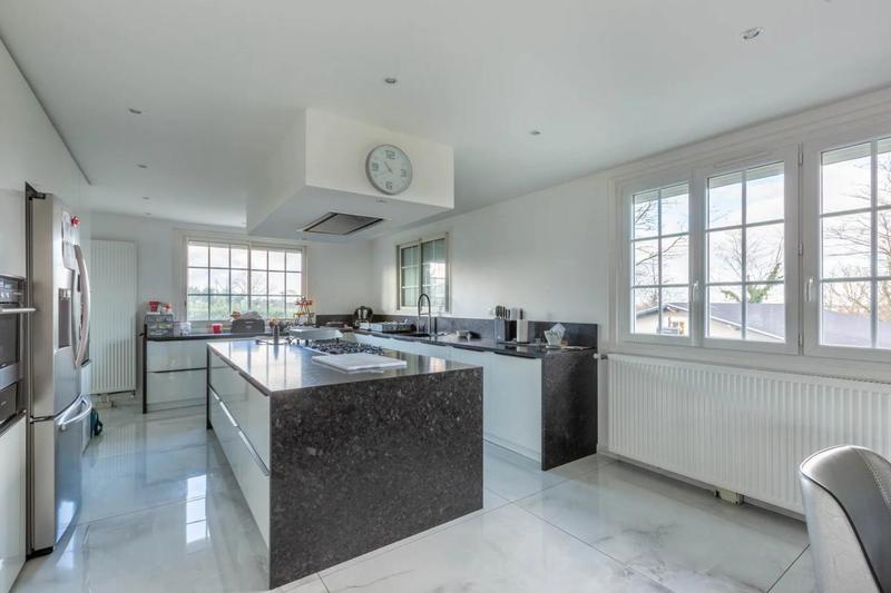 Propriété - 450 m² - 8 pièces