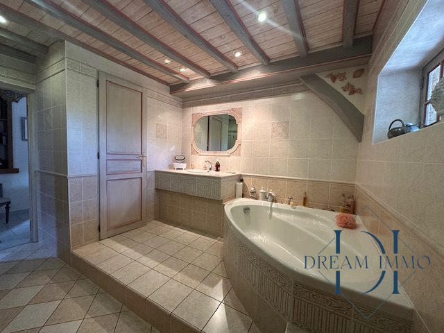 Maison ancienne - 240 m² - 10 pièces