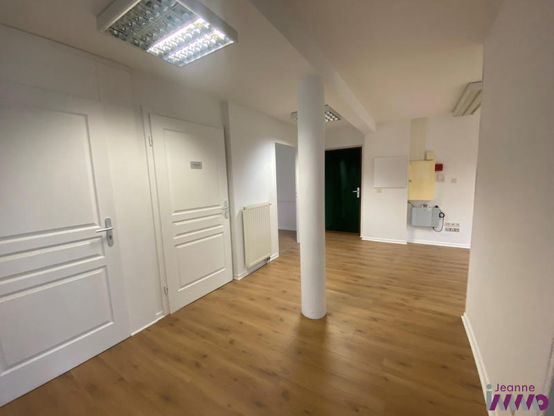 Local d'activités - 128 m² - 6 pièces