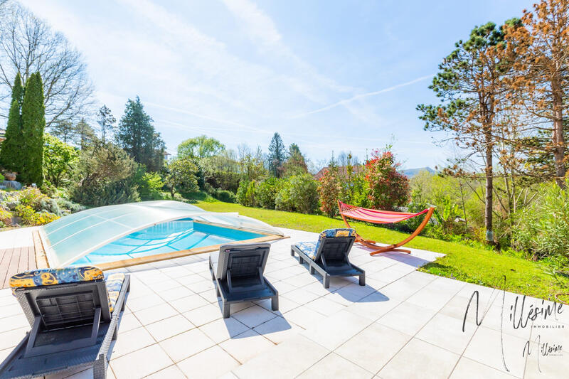 Maison - 281 m² - 6 pièces