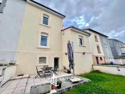 Maison - 90 m² - 5 pièces