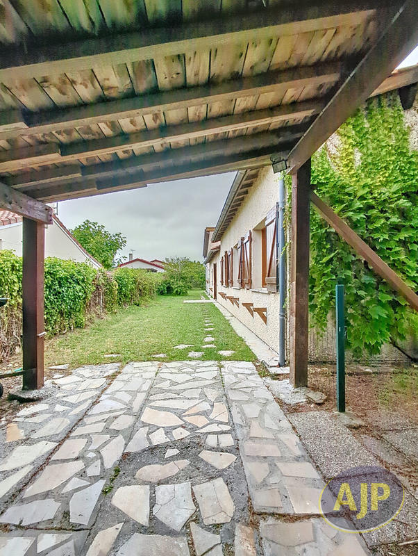 Maison - 160 m² - 8 pièces