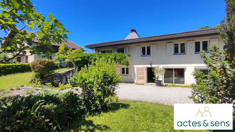 Maison - 215 m² - 10 pièces