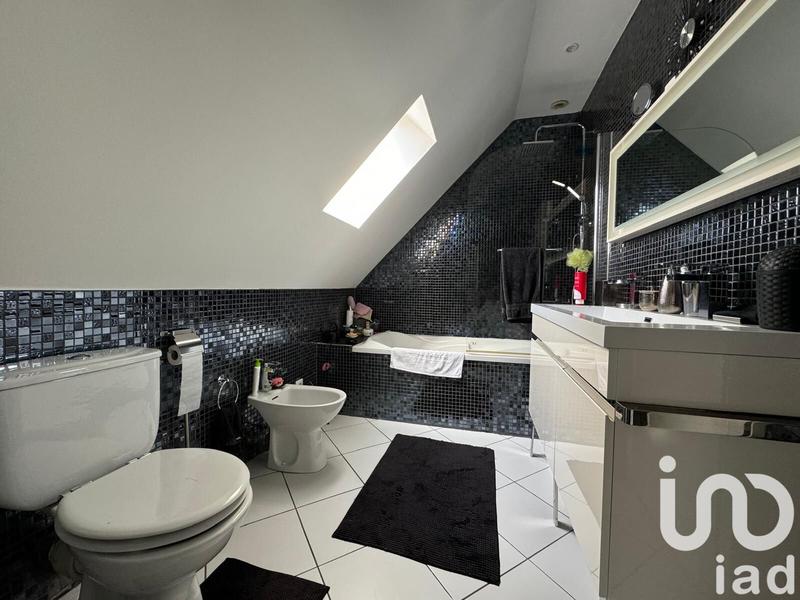 Maison - 136 m² - 6 pièces