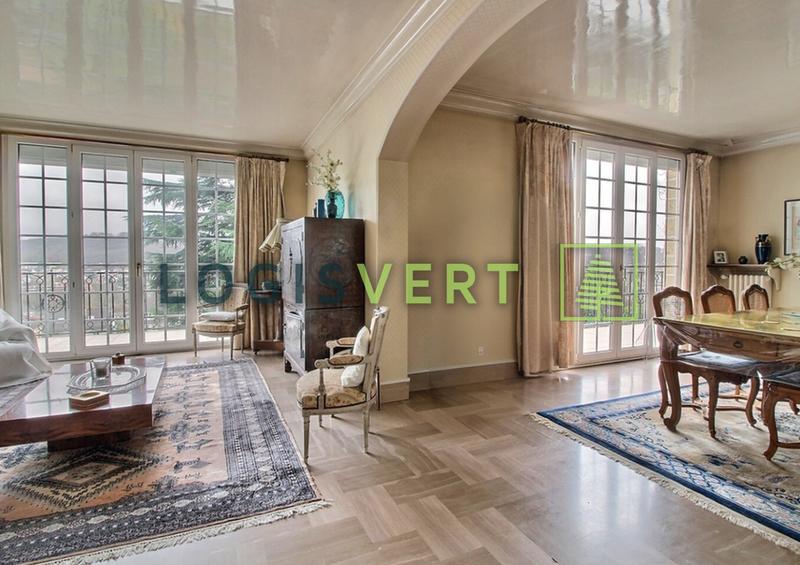 Maison - 256 m² - 11 pièces