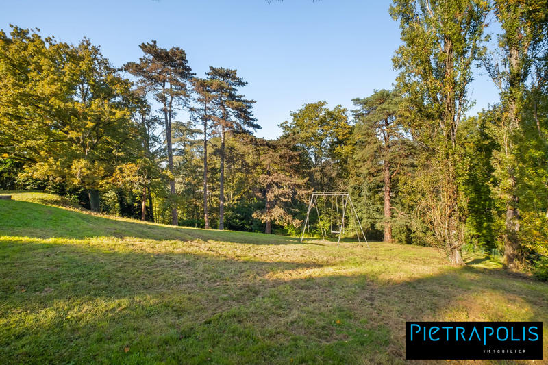 Maison - 250 m² - 8 pièces