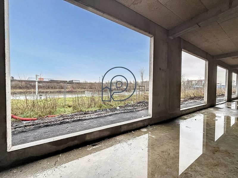 Local commercial - 384 m²