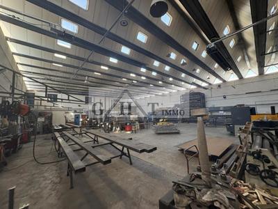 Entrepôt - 810 m²