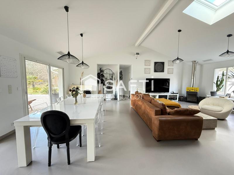 Maison - 240 m² - 9 pièces