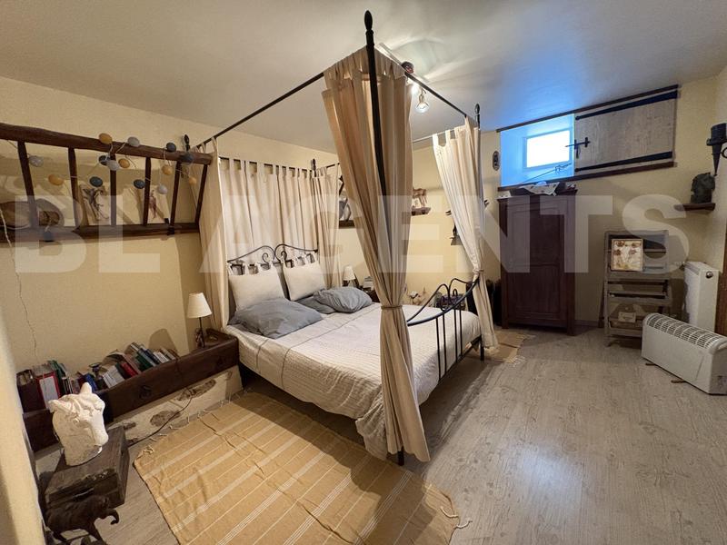 Maison en pierre - 235 m² - 9 pièces