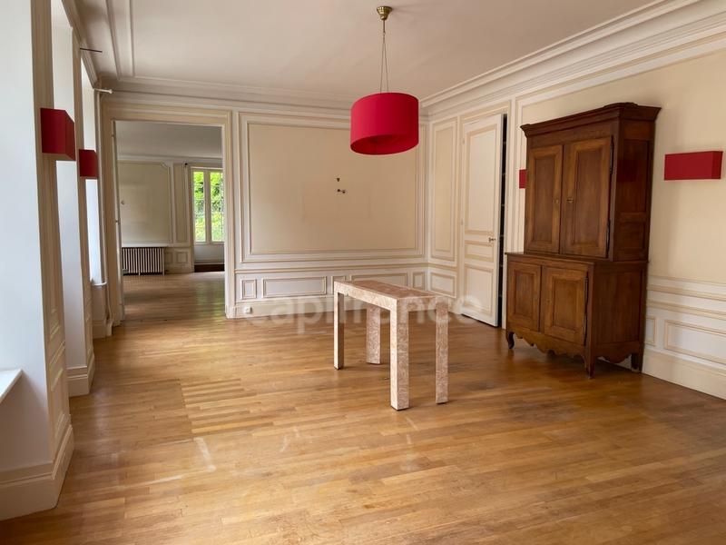 Maison - 600 m² - 16 pièces