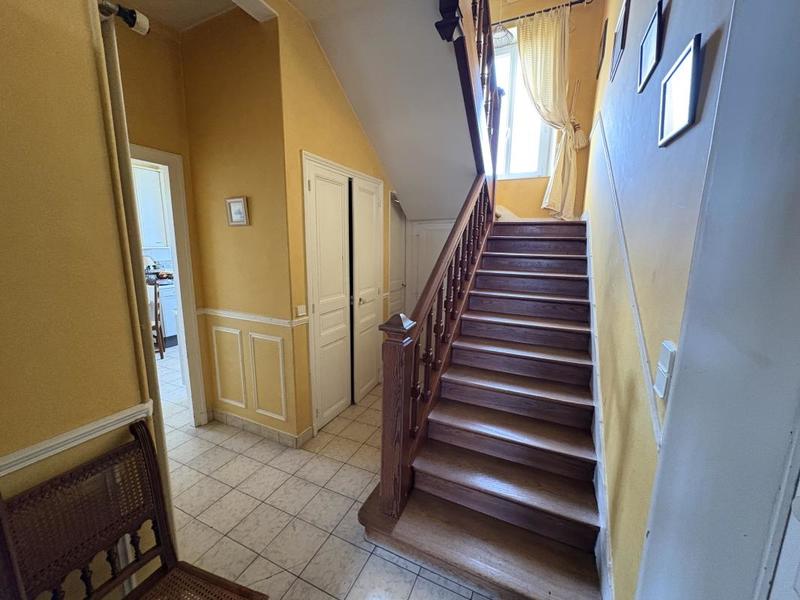 Maison - 202 m² - 9 pièces