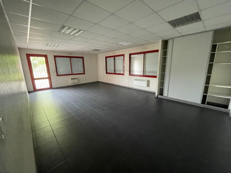 Bureau - 572 m²