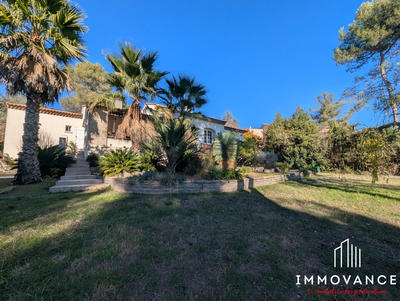 Maison - 220 m² - 8 pièces