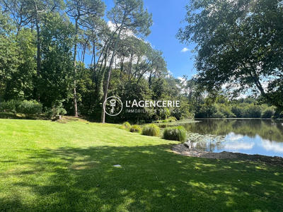 Maison - 411 m² - 10 pièces