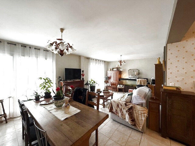 Maison - 90 m² - 5 pièces