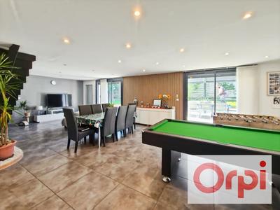 Maison - 237 m² - 7 pièces