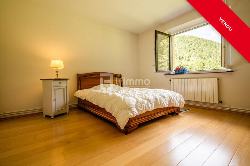 Propriété - 197 m² - 7 pièces