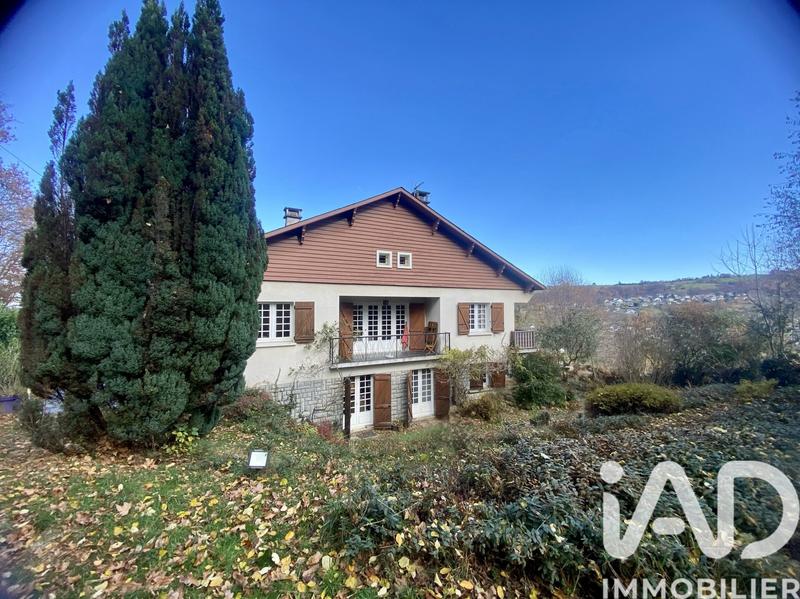 Maison - 275 m² - 10 pièces