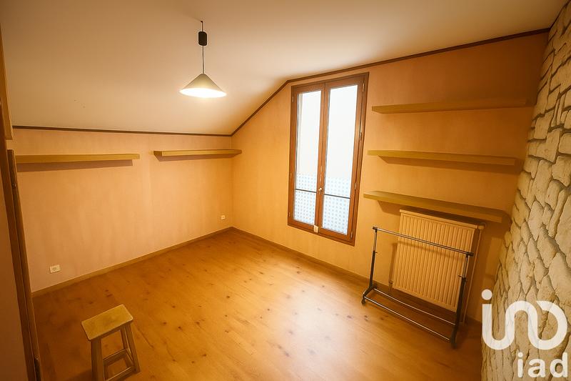 Maison - 240 m² - 11 pièces