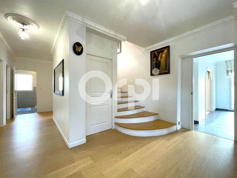 Maison - 265 m² - 7 pièces