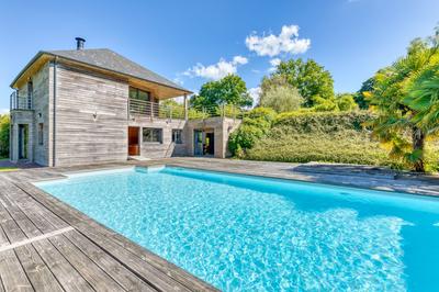 Maison contemporaine - 261 m² - 7 pièces
