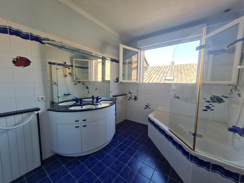 Maison - 200 m² - 7 pièces