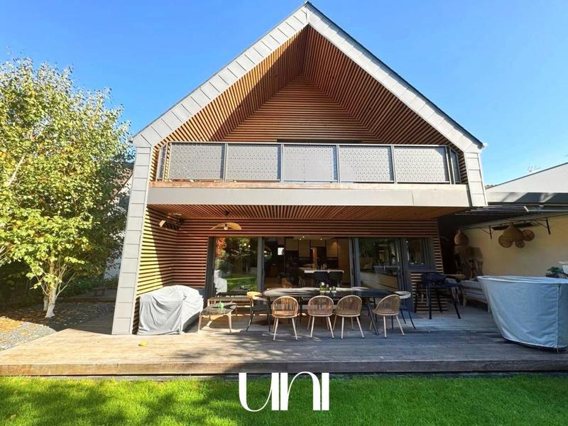 Maison - 270 m² - 7 pièces