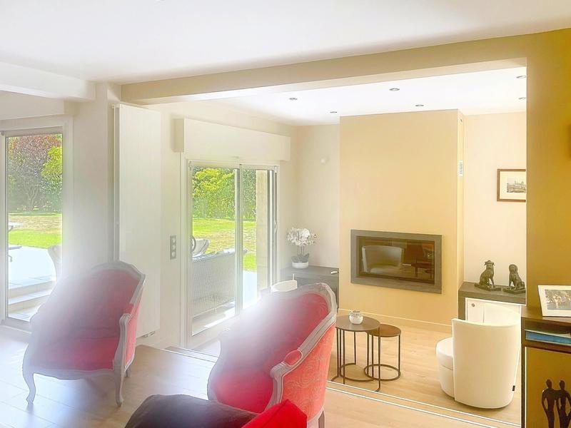 Maison - 370 m² - 8 pièces