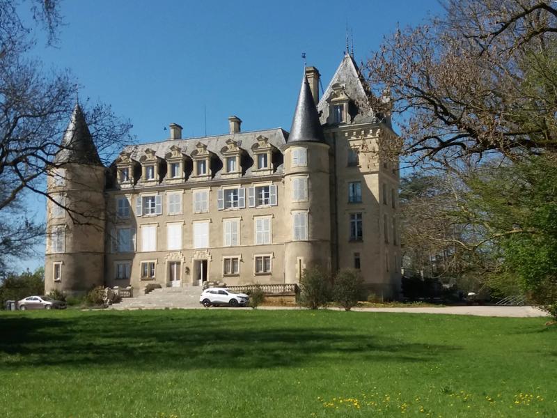 Château - 4 200 m² - 72 pièces