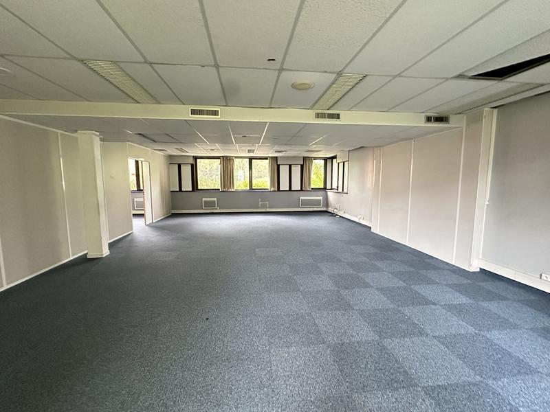 Bureau - 1 050 m²
