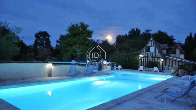 Maison - 274 m² - 13 pièces