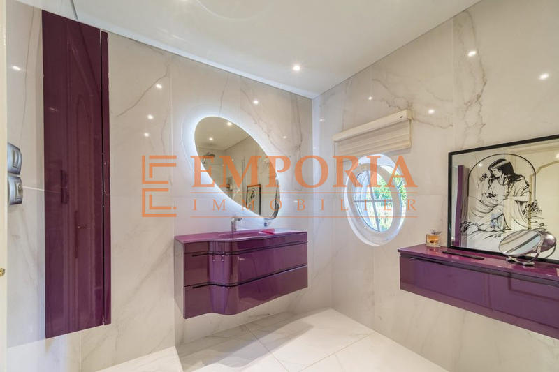 Maison - 348 m² - 7 pièces