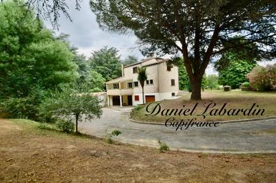 Maison - 235 m² - 8 pièces