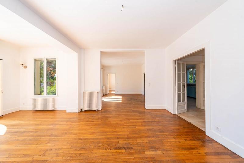 Maison - 201 m² - 7 pièces