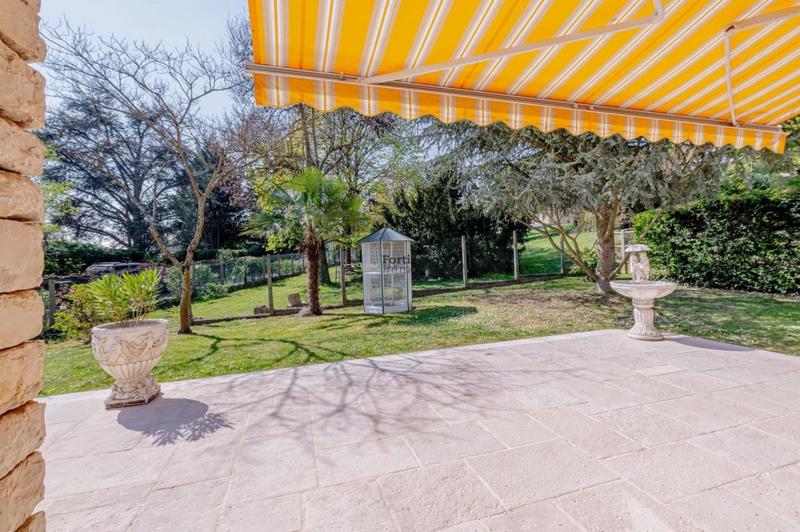 Maison - 231 m² - 5 pièces