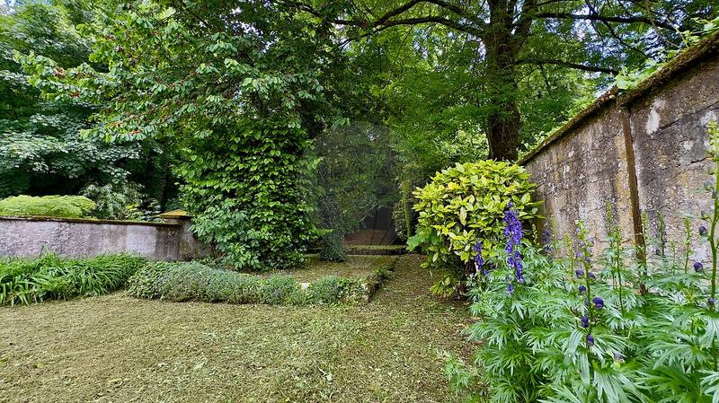 Maison - 210 m² - 7 pièces