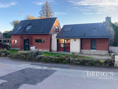 Maison traditionnelle - 147 m² - 6 pièces