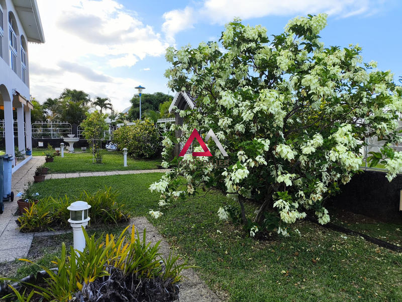 Villa - 231 m² - 9 pièces