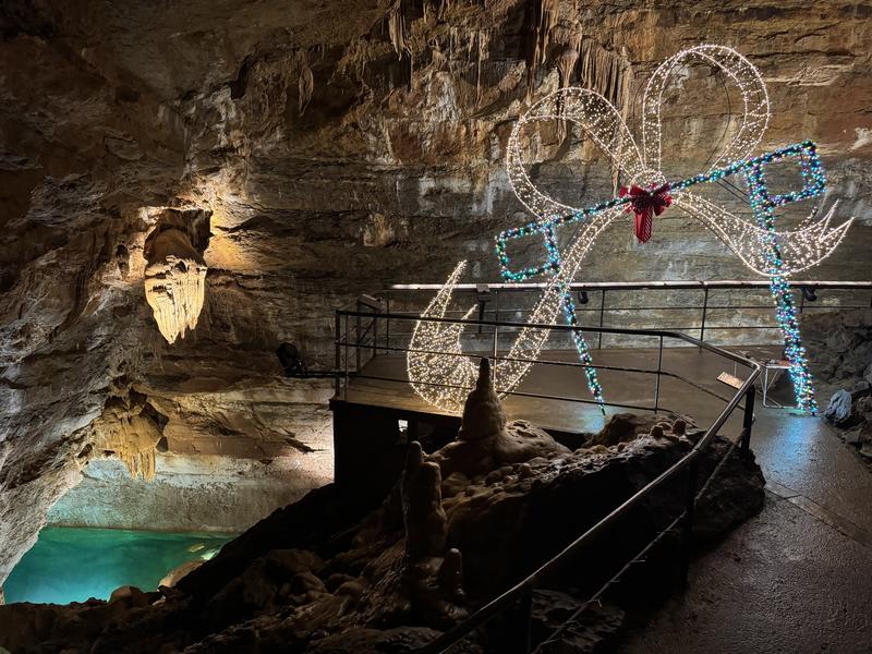La Magie des lumières de Noël sous terre