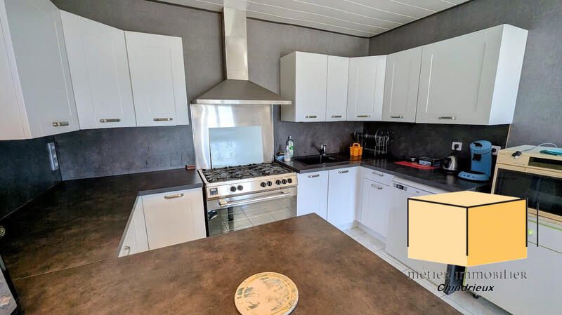 Maison - 137 m² - 6 pièces